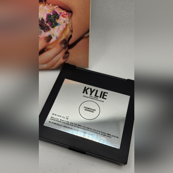 NIB Kylie Cosmetics Champagne Showers Highlighter - Picture 2 of 5